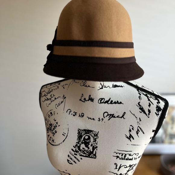 Tan and Chocolate Felt Cloche Hat. Never Worn. Beautiful for Fall - Picture 4 of 4